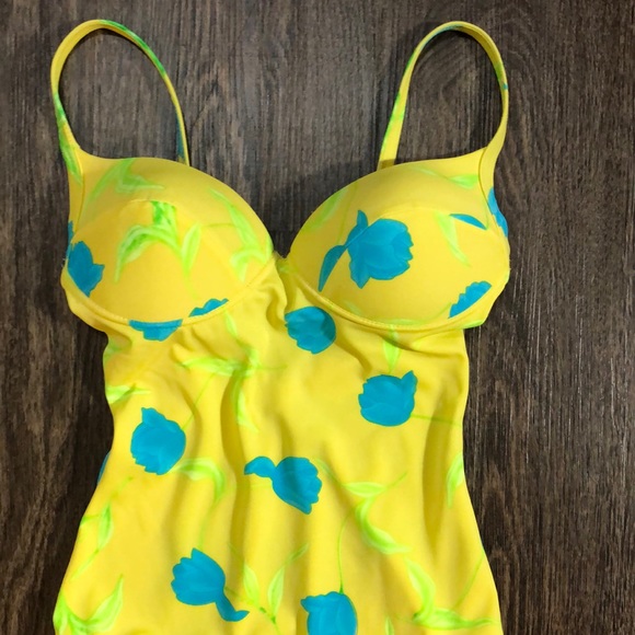 ☀️HOST PICK☀️ Retro Floral Swimsuit - Picture 2 of 16